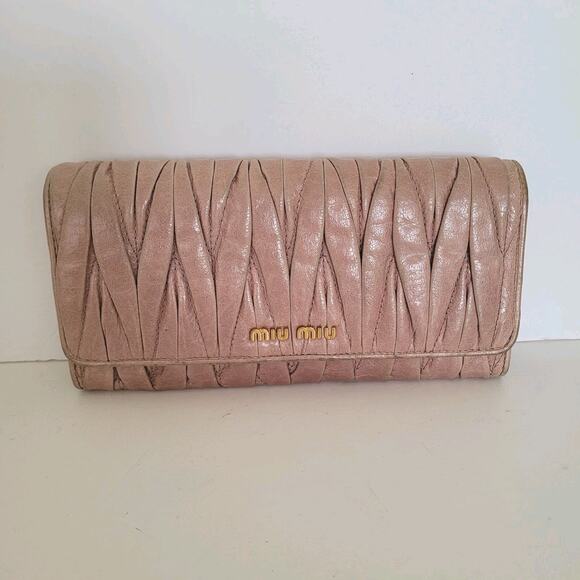 Miu Miu Wallet Matelasse Lilac Purple Large Card Holder Logo Leather Envelope - Picture 1 of 12